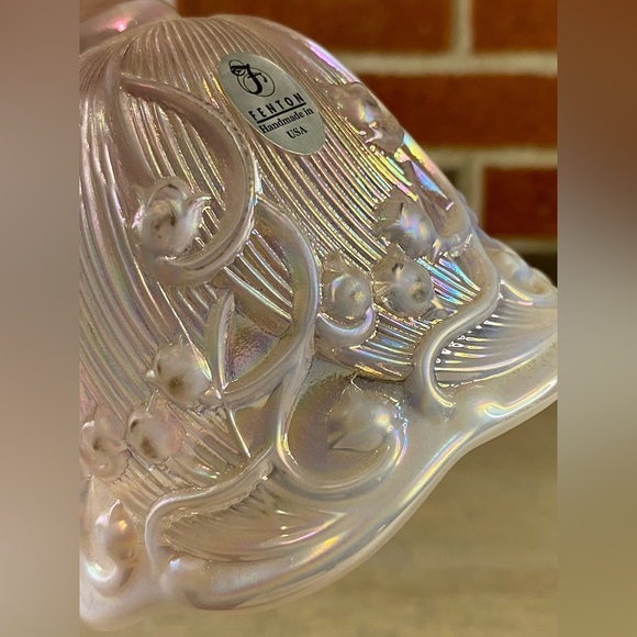 Vintage Fenton Iridescent Pink‎ Opalescent Art Glass Bell, 6 Inches - Picture 8 of 9
